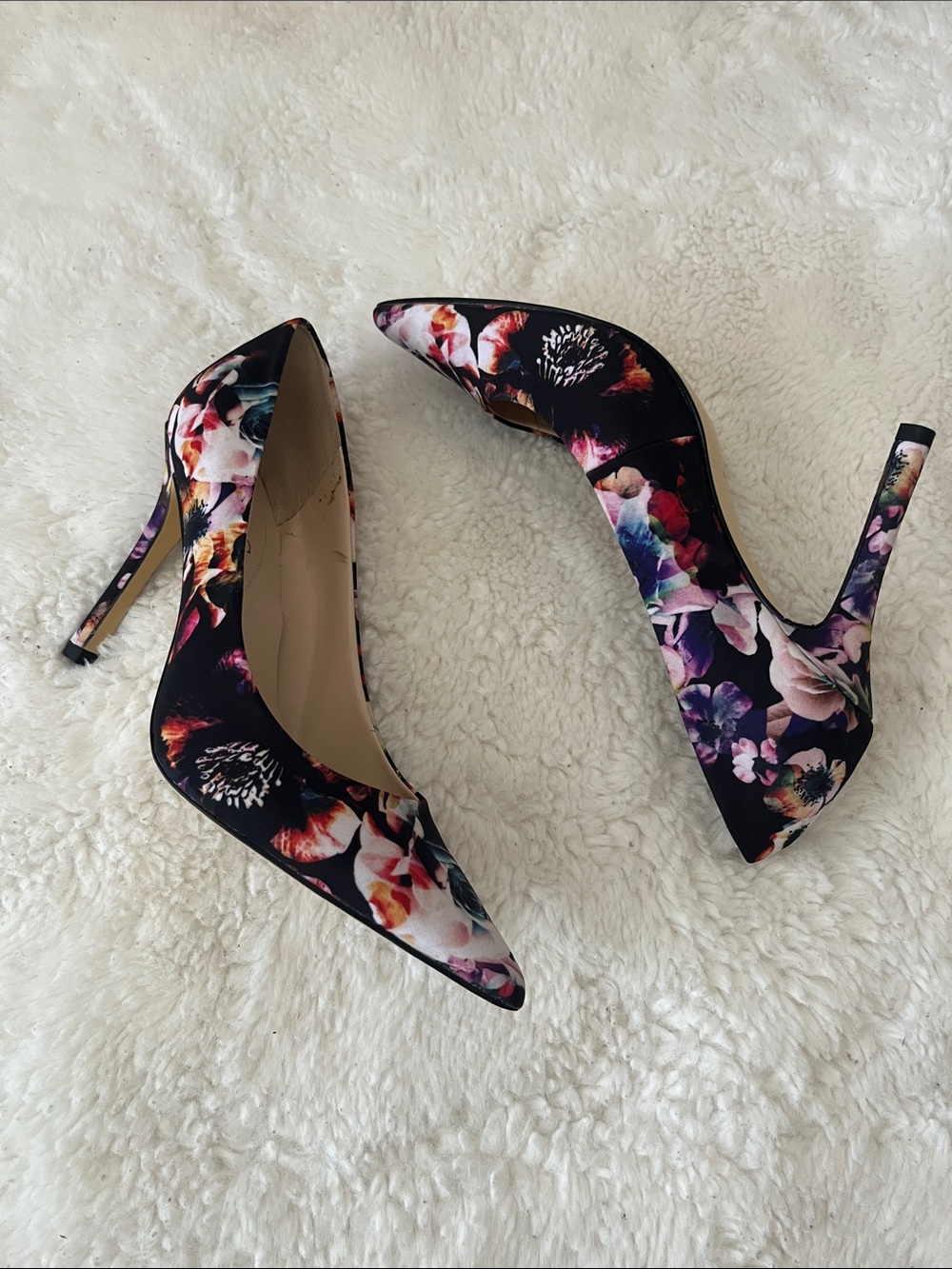 Guess Floral Pointed-Toe Stiletto Pumps in Black Multicolor